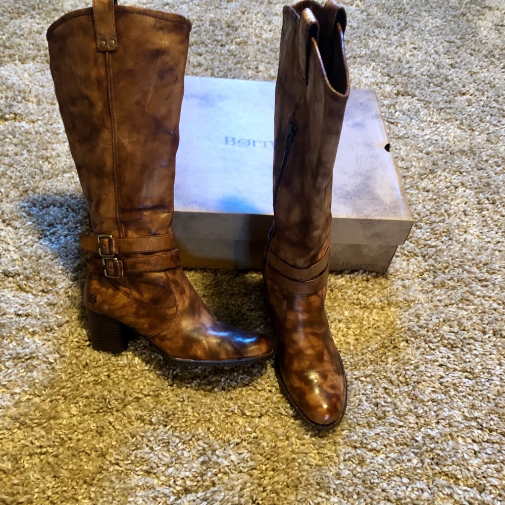Born Lewisa motorcycle-inspired boot.